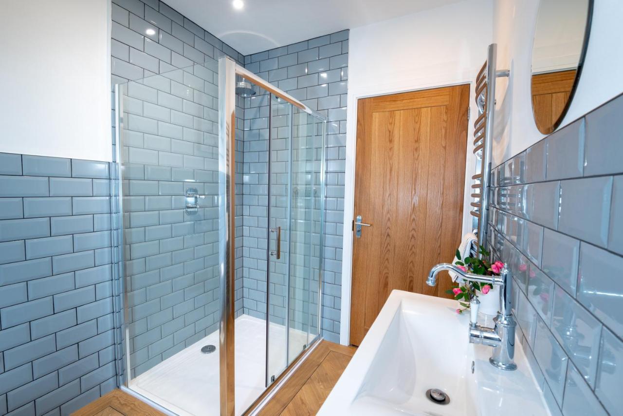 Lola'S Loft With Lake Views - Central Bowness - Pet Friendly エクステリア 写真