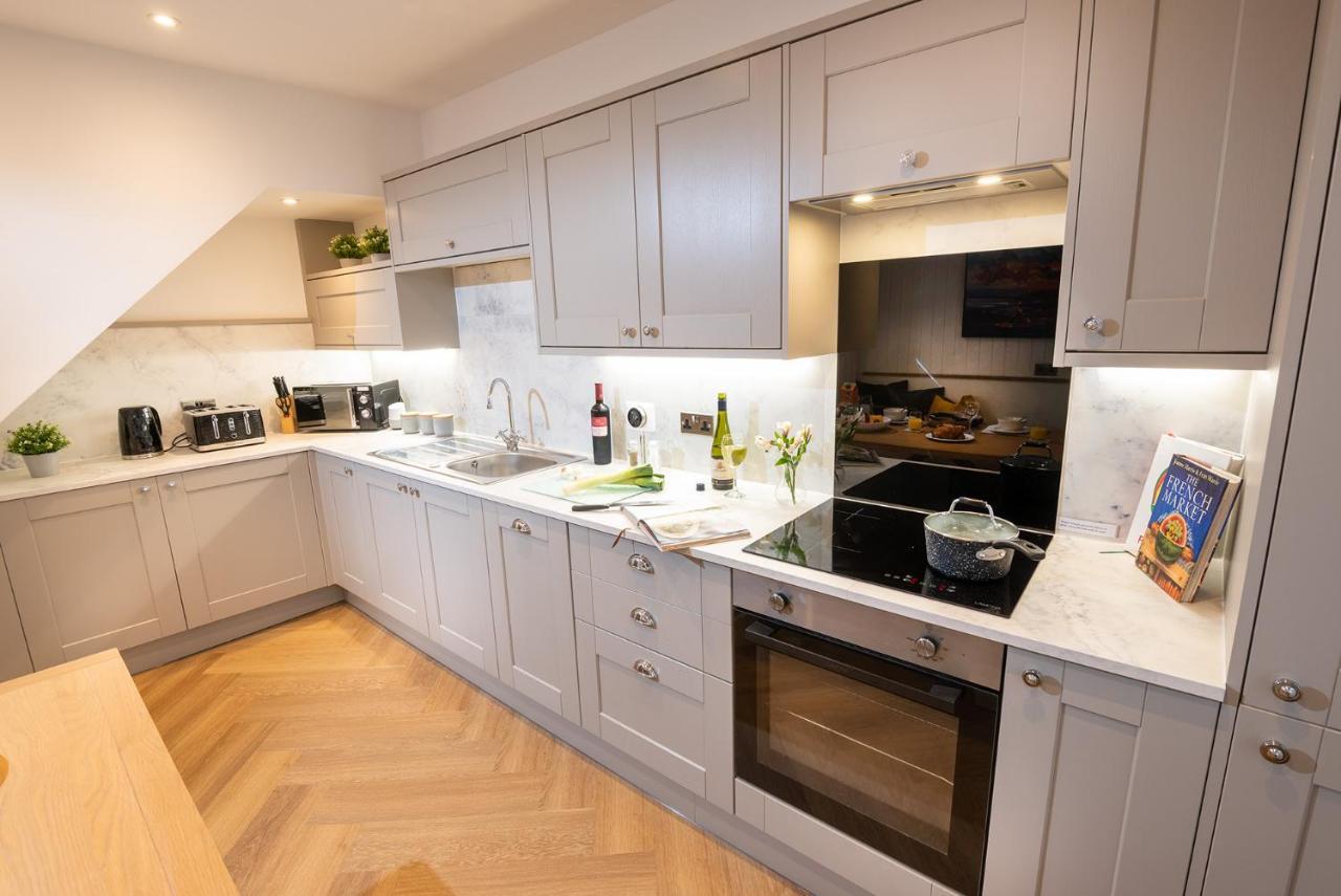Lola'S Loft With Lake Views - Central Bowness - Pet Friendly エクステリア 写真
