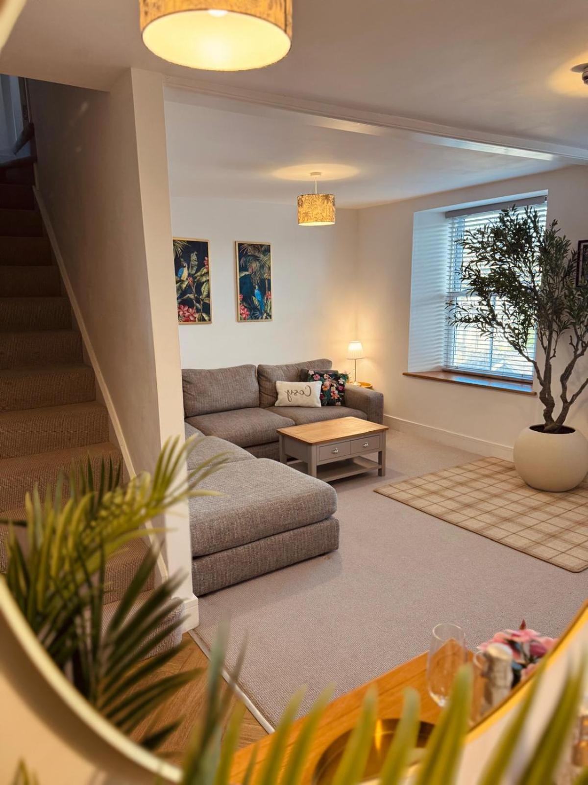 Lola'S Loft With Lake Views - Central Bowness - Pet Friendly エクステリア 写真
